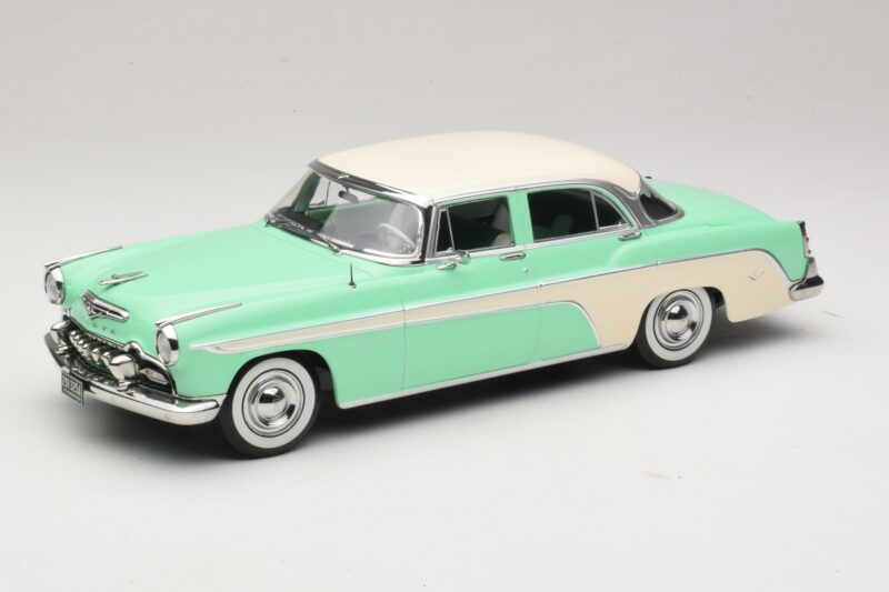 DeSoto Fireflite Sedan Verde Claro & Crema KK-Scale 1:18 KKDC181543 Metal