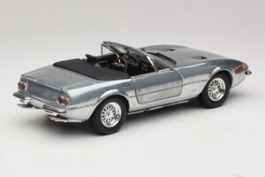Ferrari 365 GTS Chrome Silver Hot Wheels 1:18 25738 Metal - imagen 3 de 8