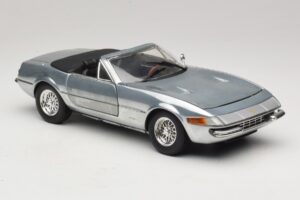 Ferrari 365 GTS Chrome Silver Hot Wheels 1:18 25738 Metal - imagen 6 de 8