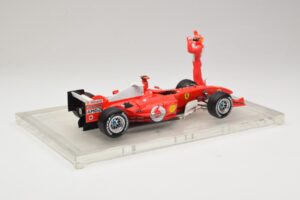 Ferrari F2004 #1 M. Schumacher F1 World Champion 2004 Con Traje De Carreras Hot Wheels 1:18 B66221 Metal - imagen 2 de 6