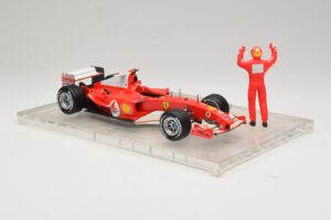 Ferrari F2004 #1 M. Schumacher F1 World Champion 2004 Con Traje De Carreras Hot Wheels 1:18 B66221 Metal - imagen 4 de 6