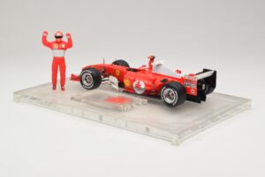 Ferrari F2004 #1 M. Schumacher F1 World Champion 2004 Con Traje De Carreras Hot Wheels 1:18 B66221 Metal - imagen 5 de 6