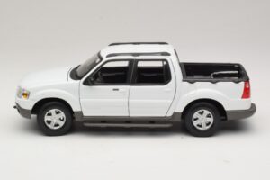 Ford Explorer Sport Trac Blanco Maisto 1:18 36891 Metal - imagen 4 de 8