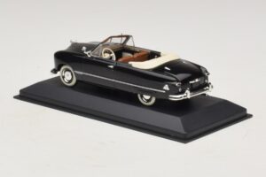 Ford FL Descapotable Negro Minichamps 1:43 400082231 Metal - imagen 3 de 5