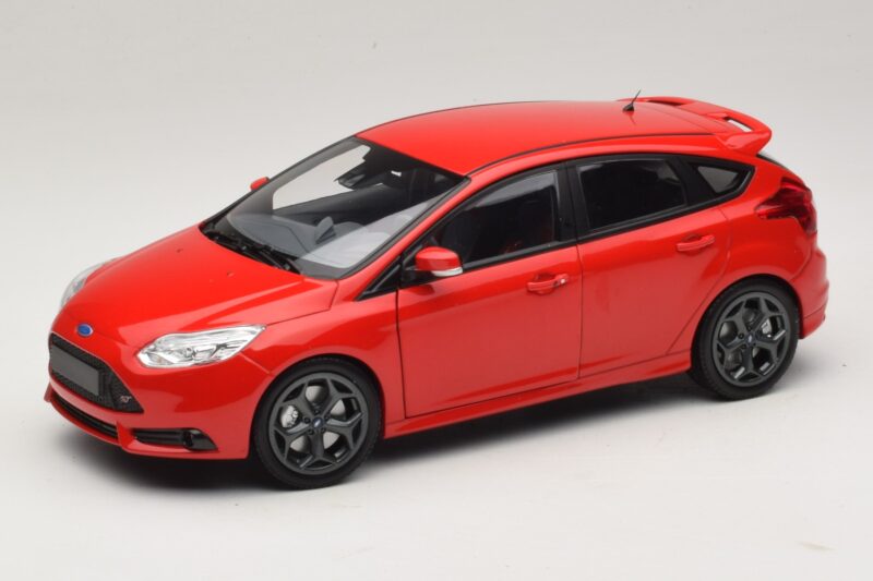 Ford Focus ST Mk2 Rojo Minichamps 1:18 110082002 Metal