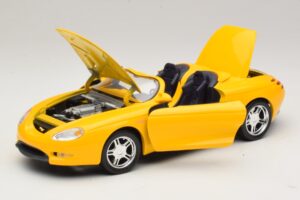 Ford Mustang Mach III Descapotable Amarillo Maisto 1:18 32815 Metal - imagen 2 de 8
