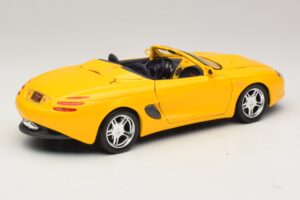 Ford Mustang Mach III Descapotable Amarillo Maisto 1:18 32815 Metal - imagen 3 de 8