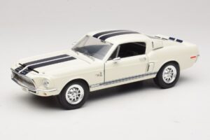 Ford Shelby GT500KR Blanco Road Legends 1:18 92168 Metal