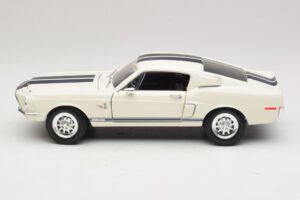 Ford Shelby GT500KR Blanco Road Legends 1:18 92168 Metal - imagen 4 de 8