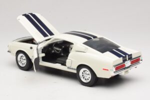Ford Shelby GT500KR Blanco Road Legends 1:18 92168 Metal - imagen 5 de 8