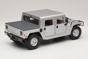 Hummer H1 Hardtop Plata Maisto 1:18 36857 Metal - imagen 3 de 8