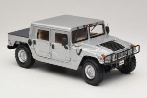 Hummer H1 Hardtop Plata Maisto 1:18 36857 Metal - imagen 6 de 8