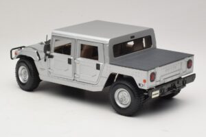 Hummer H1 Hardtop Plata Maisto 1:18 36857 Metal - imagen 7 de 8
