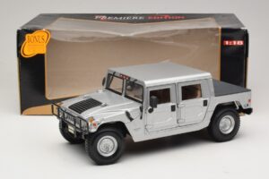 Hummer H1 Hardtop Plata Maisto 1:18 36857 Metal - imagen 8 de 8