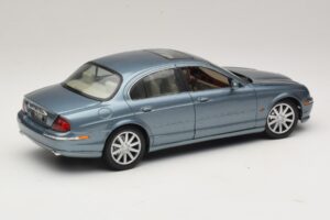 Jaguar S-Type X200 Azul Maisto 1:18 31865 Metal - imagen 3 de 8