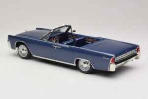 Lincoln Continental Convertible Azul Metalizado The Lincoln Lawyer KK-Scale 1:18 KKDC181522 Metal - imagen 6 de 7