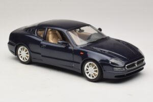 Maserati 3200 GT Azul Bburago 1:18 3371-P1 Metal - imagen 6 de 8
