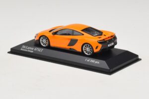 McLaren 675LT Naranja Minichamps 1:43 537154421 Metal - imagen 3 de 5