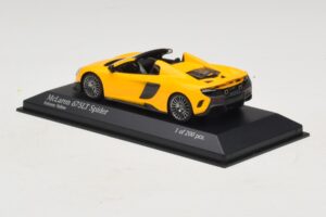 McLaren 675LT Spider Volcano Yellow Minichamps 1:43 537154430 Metal - imagen 3 de 5