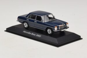 Mercedes 200D W115 Azul Maxichamps 1:43 940034000 Metal - imagen 3 de 5