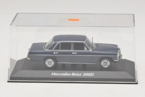 Mercedes 200D W115 Azul Maxichamps 1:43 940034000 Metal - imagen 4 de 5
