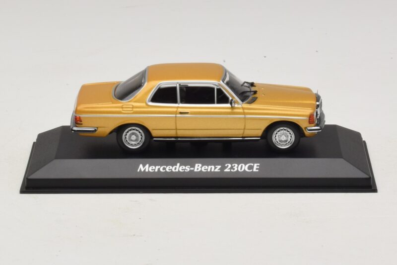 Mercedes 230 CE C123 Oro Metalizado Maxichamps 1:43 940032220 Metal