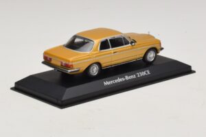 Mercedes 230 CE C123 Oro Metalizado Maxichamps 1:43 940032220 Metal - imagen 2 de 5