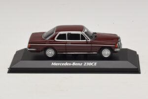Mercedes 230 CE C123 Rojo Maxichamps 1:43 940032221 Metal