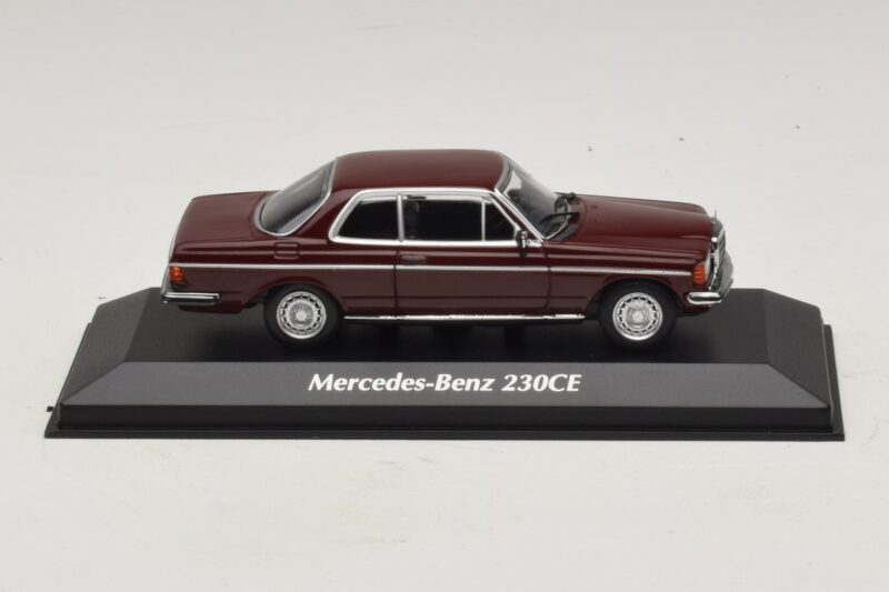 Mercedes 230 CE C123 Rojo Maxichamps 1:43 940032221 Metal