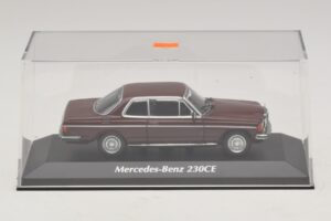 Mercedes 230 CE C123 Rojo Maxichamps 1:43 940032221 Metal - imagen 4 de 5