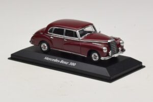 Mercedes 300 W186 Rojo Oscuro Maxichamps 1:43 940039060 Metal - imagen 3 de 5