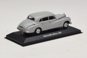Mercedes 300 W186 Gris Maxichamps 1:43 940039061 Metal - imagen 2 de 5