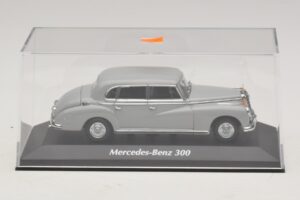Mercedes 300 W186 Gris Maxichamps 1:43 940039061 Metal - imagen 4 de 5
