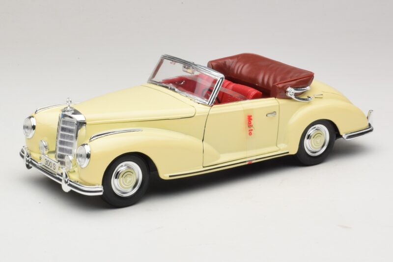 Mercedes 300S Crema Maisto 1:18 31806 Metal