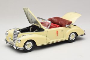 Mercedes 300S Crema Maisto 1:18 31806 Metal - imagen 2 de 8