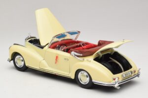 Mercedes 300S Crema Maisto 1:18 31806 Metal - imagen 5 de 8