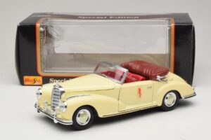 Mercedes 300S Crema Maisto 1:18 31806 Metal - imagen 8 de 8