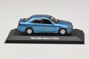 Mercedes C-Class W202 Azul Metalizado Maxichamps 1:43 940037060 Metal