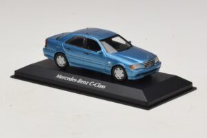 Mercedes C-Class W202 Azul Metalizado Maxichamps 1:43 940037060 Metal - imagen 3 de 5