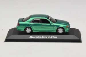 Mercedes C-Class W202 Verde Metalizado Maxichamps 1:43 Mercedes C-Class W202 Verde Metalizado Maxichamps 1:43 940037061 Metal