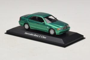Mercedes C-Class W202 Verde Metalizado Maxichamps 1:43 940037061 Metal - imagen 3 de 5