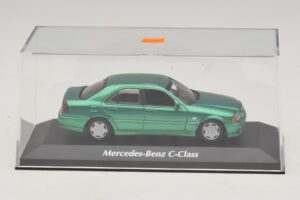 Mercedes C-Class W202 Verde Metalizado Maxichamps 1:43 940037061 Metal - imagen 4 de 5