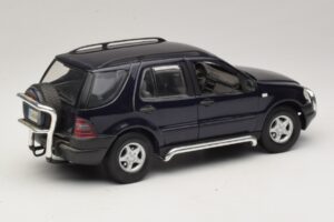 Mercedes ML320 W163 Azul Maisto 1:18 31847 Metal - imagen 3 de 8