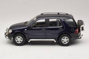 Mercedes ML320 W163 Azul Maisto 1:18 31847 Metal - imagen 4 de 8