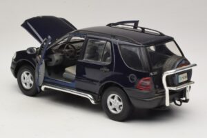 Mercedes ML320 W163 Azul Maisto 1:18 31847 Metal - imagen 5 de 8