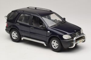Mercedes ML320 W163 Azul Maisto 1:18 31847 Metal - imagen 6 de 8