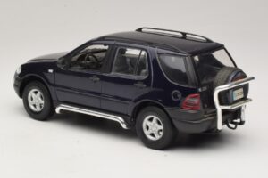 Mercedes ML320 W163 Azul Maisto 1:18 31847 Metal - imagen 7 de 8
