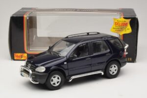 Mercedes ML320 W163 Azul Maisto 1:18 31847 Metal - imagen 8 de 8