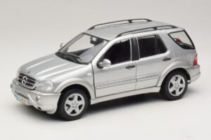 Mercedes ML55 AMG W163 Plata Maisto 1:18 31876-P1 Metal