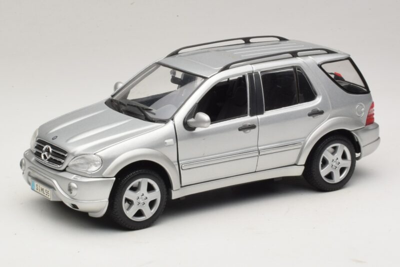 Mercedes ML55 AMG W163 Plata Maisto 1:18 31876-P1 Metal